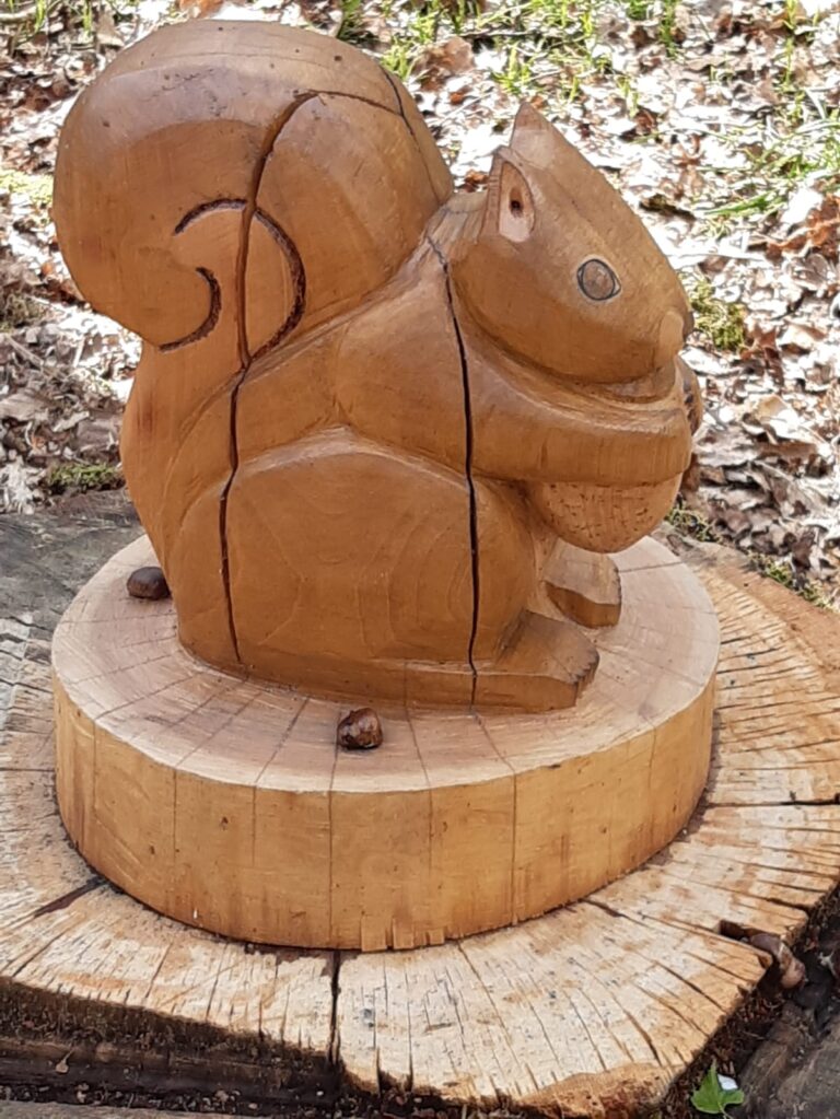 écureuil en bois